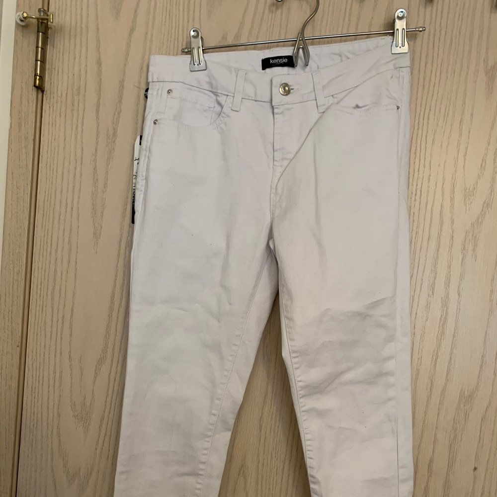 Kenzie jeans white color size 8 , slim cuffed straight women jeans
